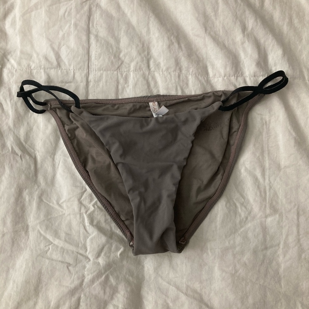 Cinched bikini bottoms